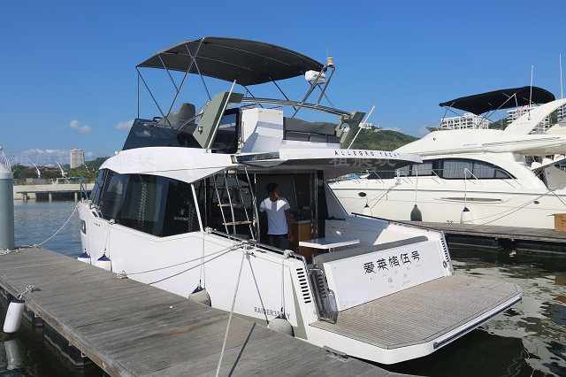 愛萊格飛橋35尺游艇